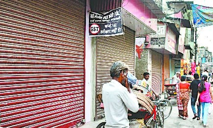 Closed cloth market, hundred crore business affected