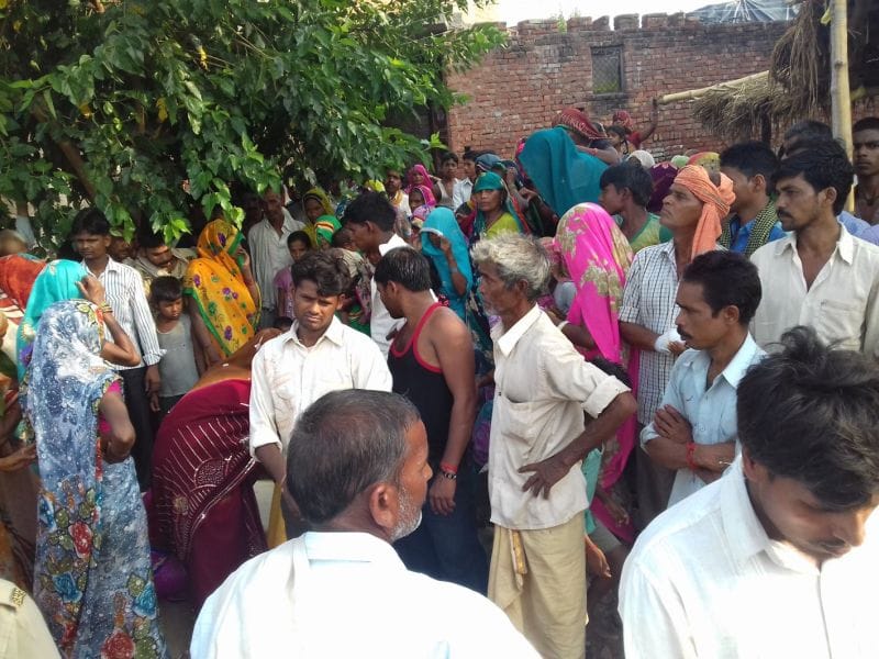 गर्भवती की पीटकर हत्या, फंदे पर लटका मिला शव