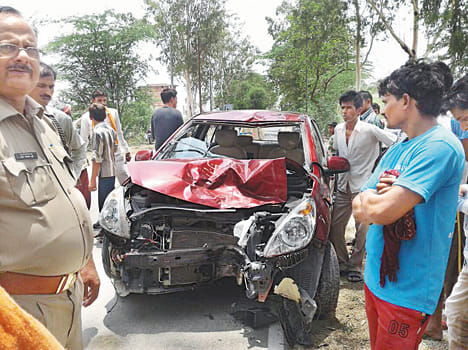 in roadaccident two people dead