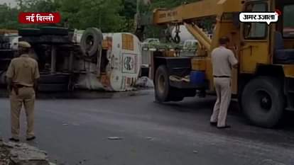 Tanker spills litres of petrol, slows down traffic in delhi 