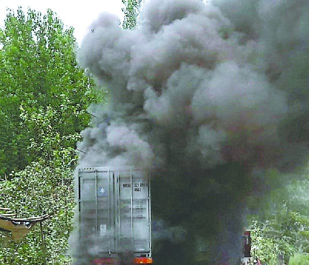 Fires in the container after coming under the hiatus