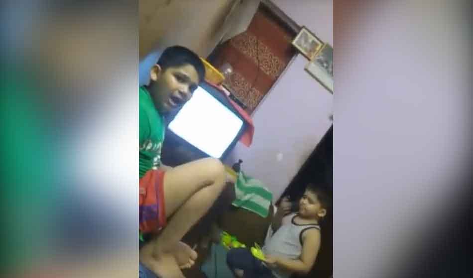 little fan gets emotional and cry out at india defeat by pakistan in icc champions trophy 2017  