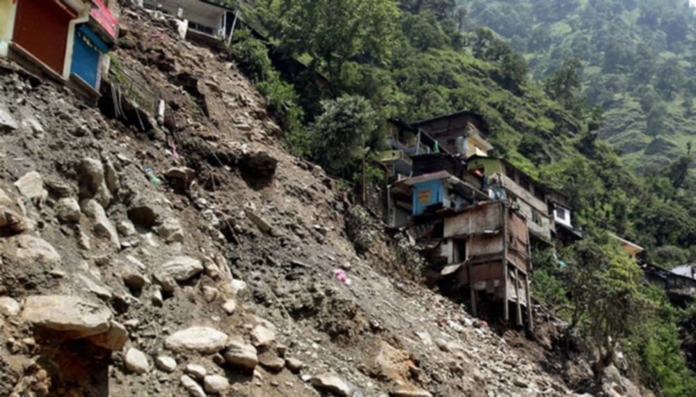 punjab and hariyana tourists injured after landslide