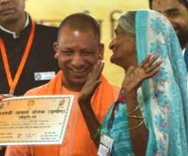 PM Modi gave certificate to beneficiaries of pradhanmanti   awas yojna.