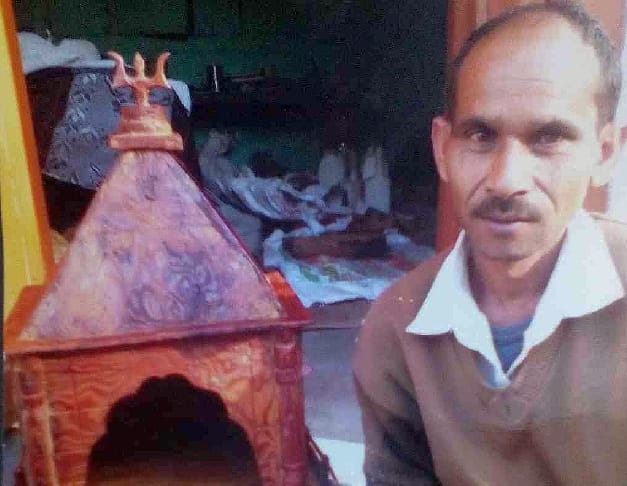 Harish specializes in making artworks in pine bark