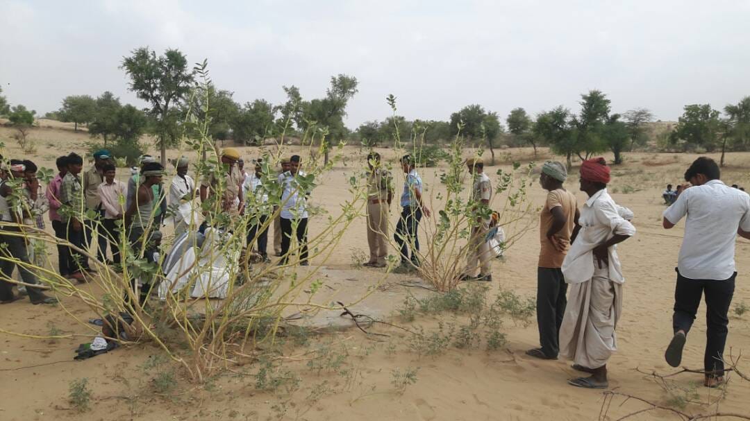 Wife rescued from sinking sack, husband died, both died in barmer