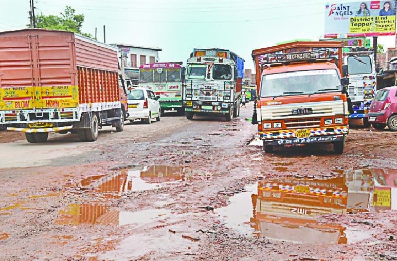 road jam due to pit 