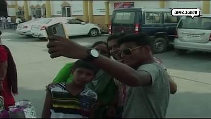 UP Police launched campaign to penalise the people who are found clicking selfie at public places