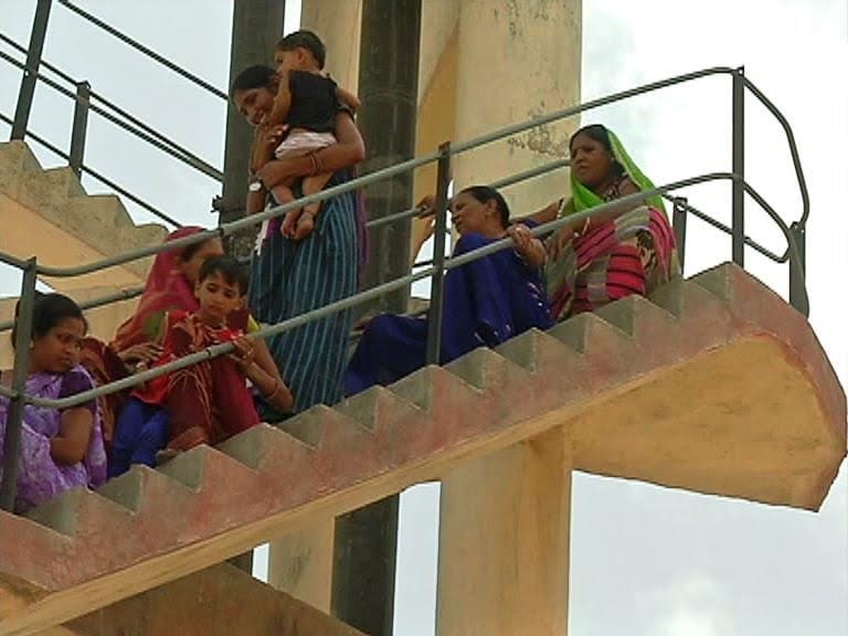 Women on tanker demand for water