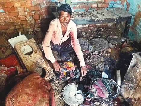 Fire at home, burnt one and a half lakh luggage