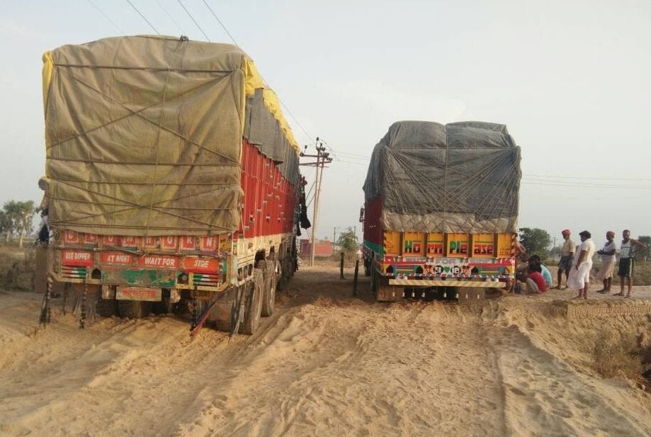 22 people trapped in jam