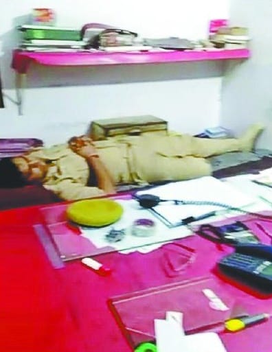 Video viral of Sleeping soldier in Kotwali