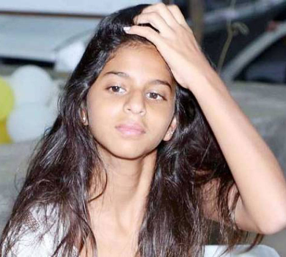 shahrukh khan daughter suhana khan old vs new stunnig pics