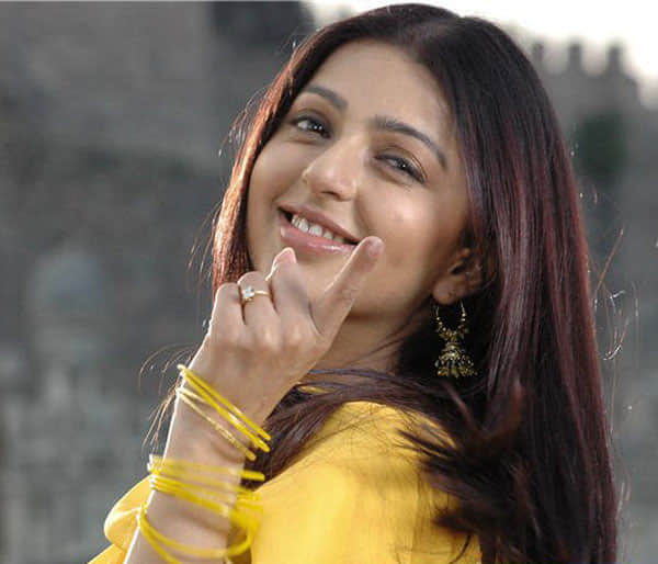 salman khan actress bhumika chawla setteled with her married life