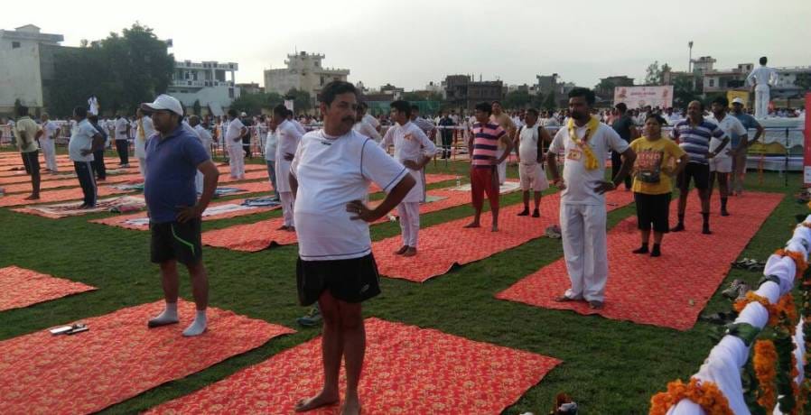 Amar Ujala with aligarh people take a part in Yoga camp