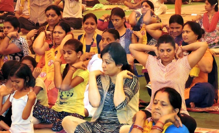 Yoga practice among rimsham rain, plenty of enthusiasm