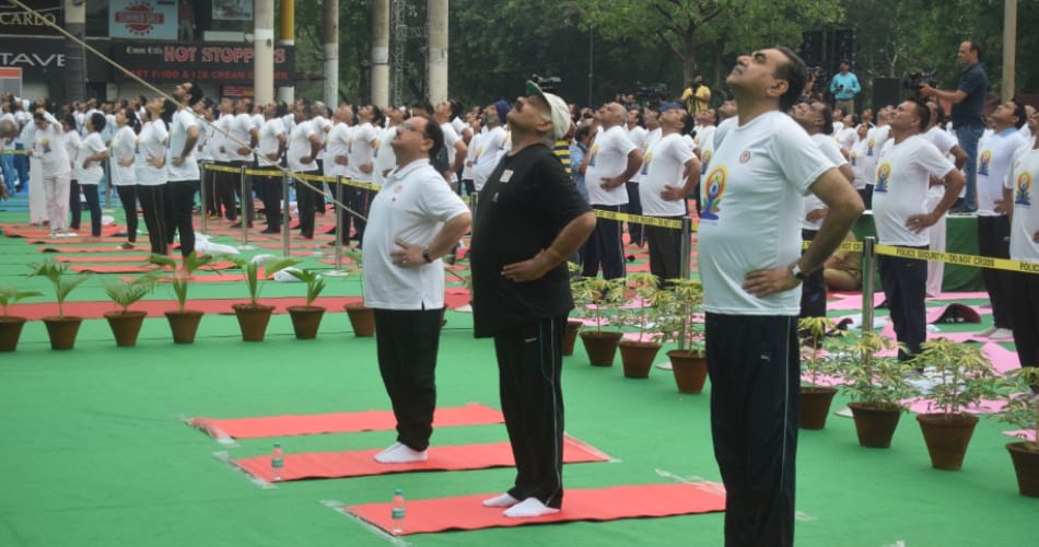 pm modi minister jp nadda doing yoga on international yoga day