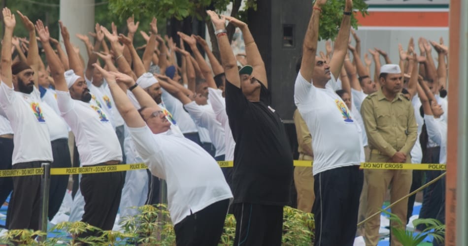 pm modi minister jp nadda doing yoga on international yoga day
