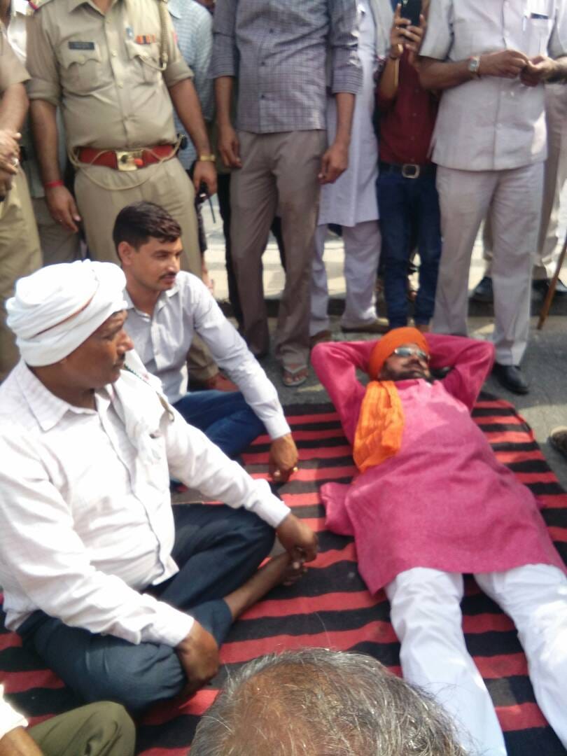 farmers blocking traffic on national highway in mathura