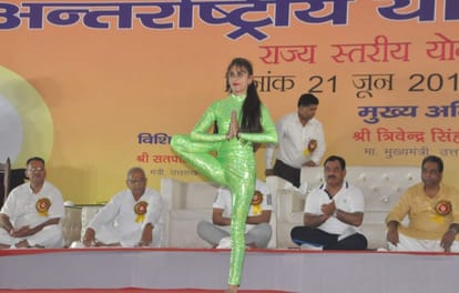 international yoga day chief minister trivendra singh rawat did yoga
