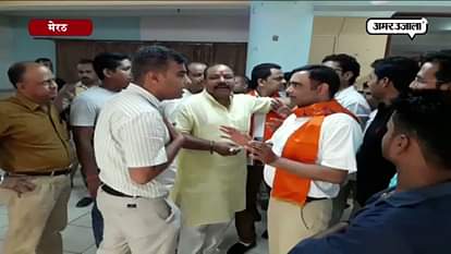 VHP PROTEST AGAINST KASHMIRI STUDENT OF KALKA DENTAL COLLAGE IN MEERUT