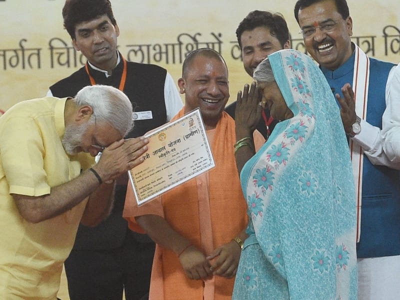 PM Modi gave certificate to beneficiaries of pradhanmanti   awas yojna.