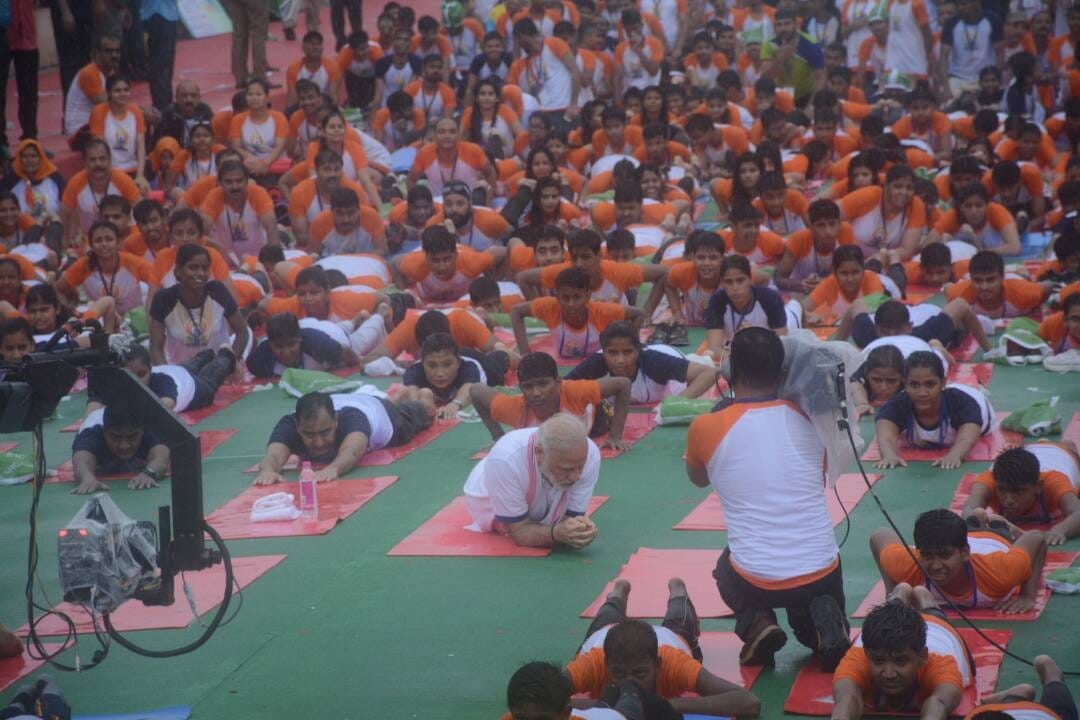 people perform yoga in Lucknow with prime minister Modi.