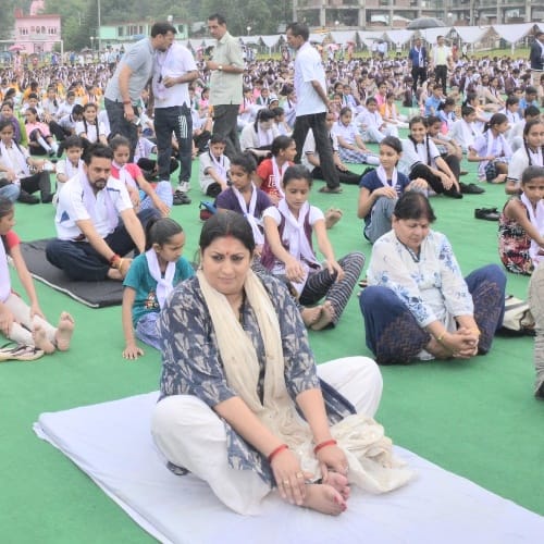 Smriti Irani performed yoga in Sujanpur on International Yoga Day