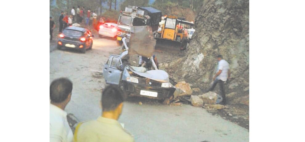 Solan Massive Rock fell on car one died