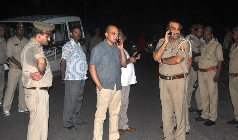   police found organisms of Protected animals from astrologer office in noida 