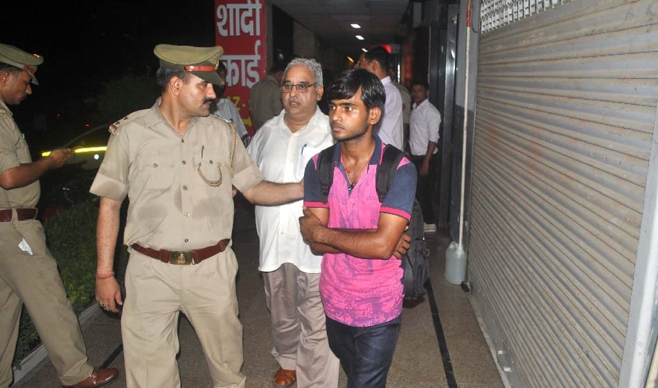   police found organisms of Protected animals from astrologer office in noida 