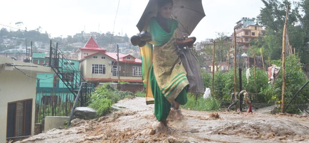 heavy rain in himachal two died