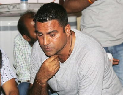 Husband and Aashiq police officer in jail, now the third acquaintance of the girl is also arrested