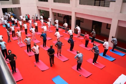 Yoga in Rajasthan: DGP and other officers and employees did like it 