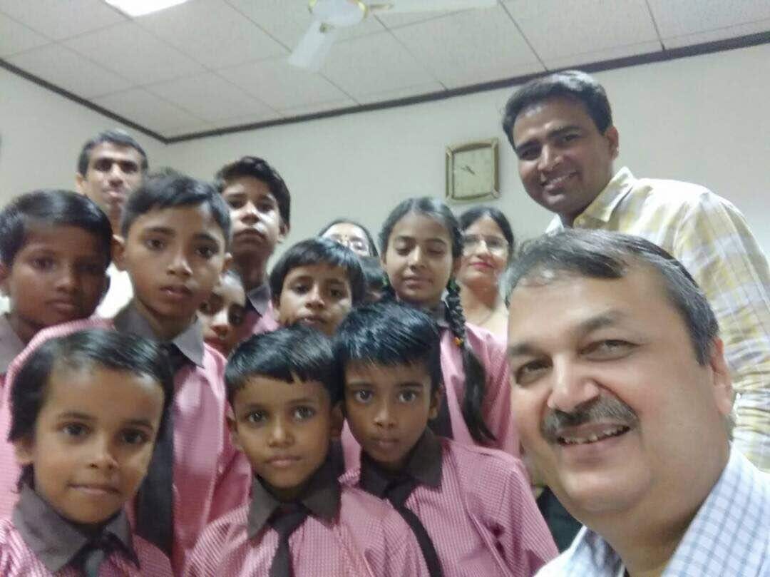  students getting school uniform in Uttar Pradesh.