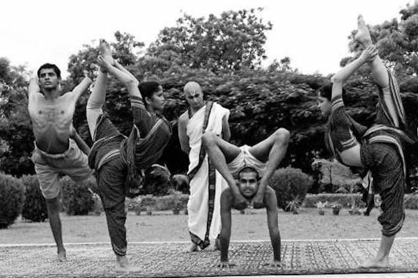 international yoga day: these are the top 10 Yoga gurus of india