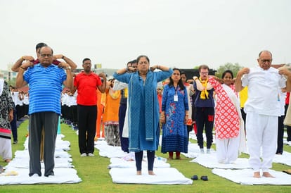 cm raje participated in yoga function in jaipur
