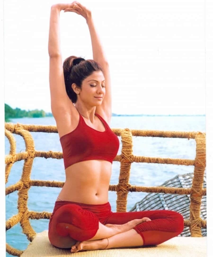 yoga day special yoga is the secret of fitness of bollywood actress 