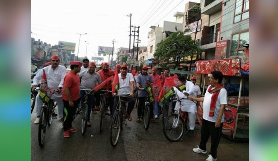 on international yoga day kejriwal and other do yoga and samajwadi party leaders ride bicycle