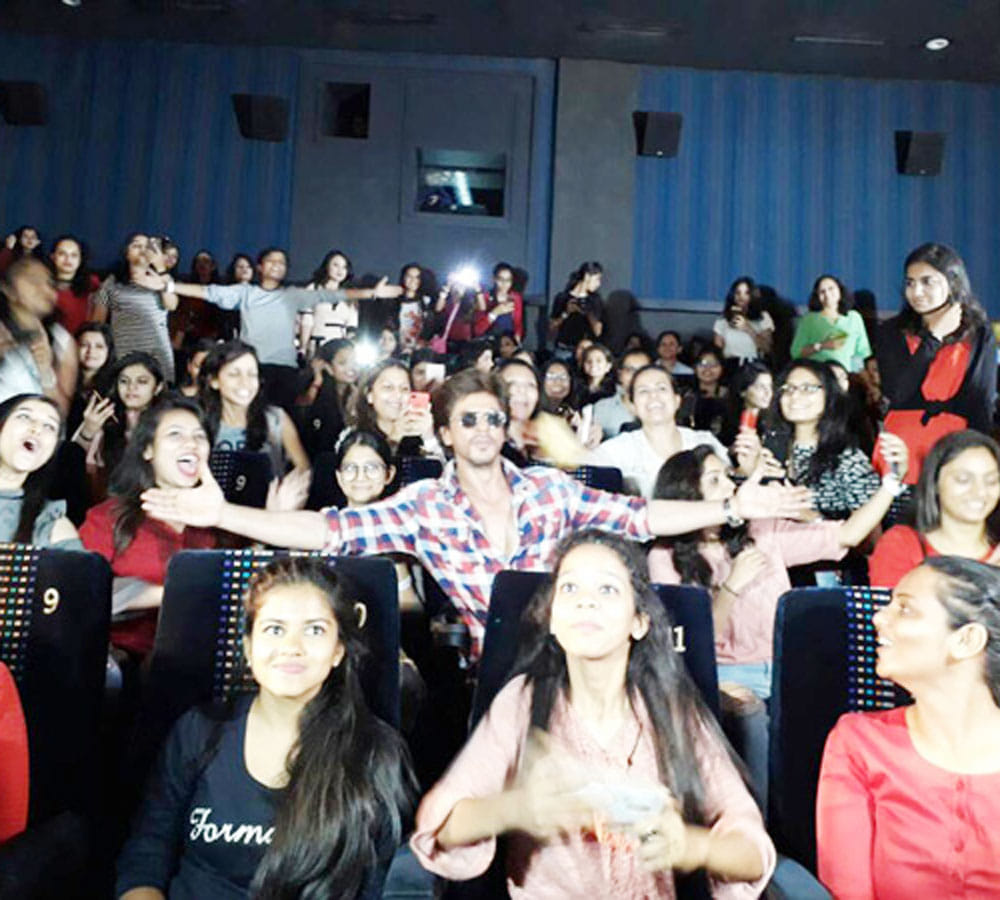 Jab Shah Rukh Khan met 1000 of Sejal in Ahmedabad and made their day
