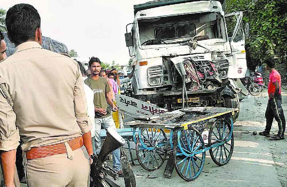 Dumpers on tracks shoppers, four injured