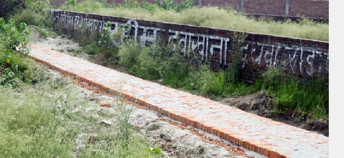 Construction of drains from yellow bricks
