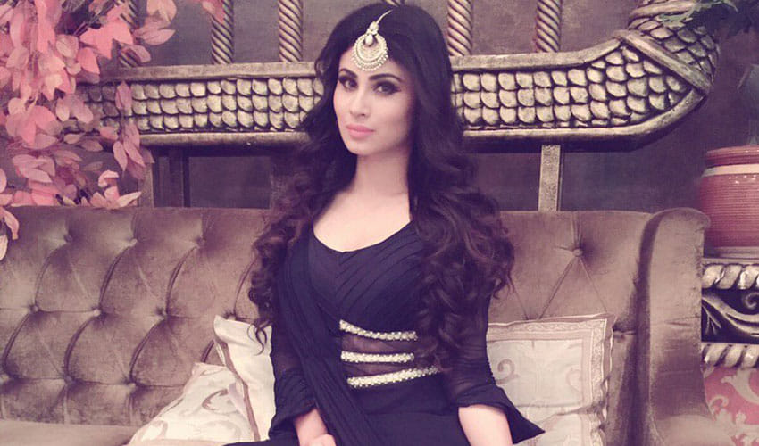 naagin-2-actor-mouni-roy-to debut in bollywood with akshay-kumar-gold
