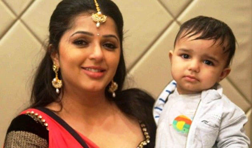 salman khan actress bhumika chawla setteled with her married life