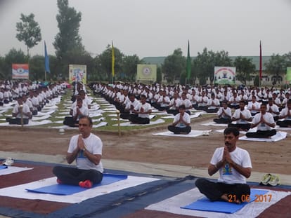 pm modi in dehradun on international yoga day 2018