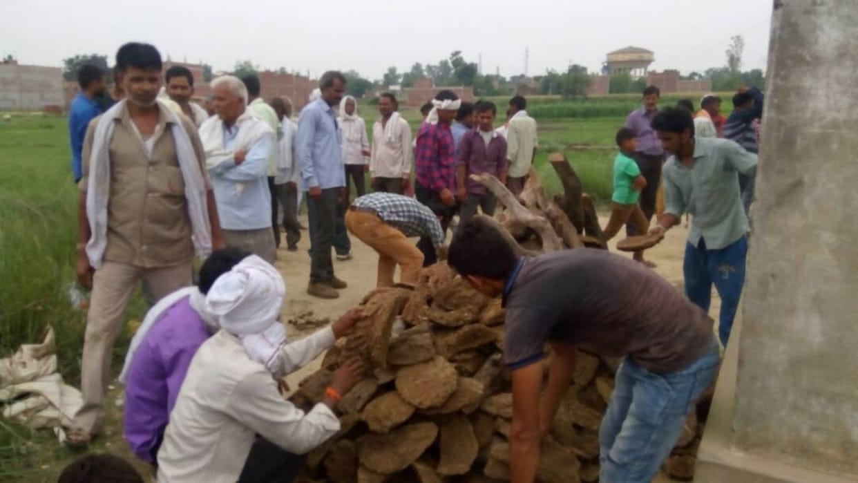 खेत में शव जलाने से रोका, तीन घंटे तक झड़प
