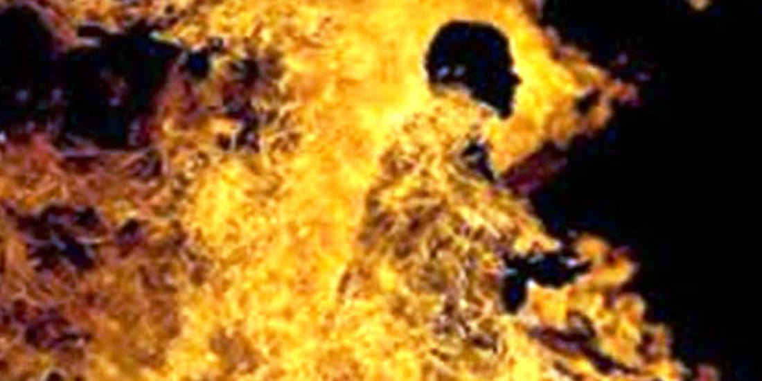 friend burnt alive due to refuse giving money to drink liquor