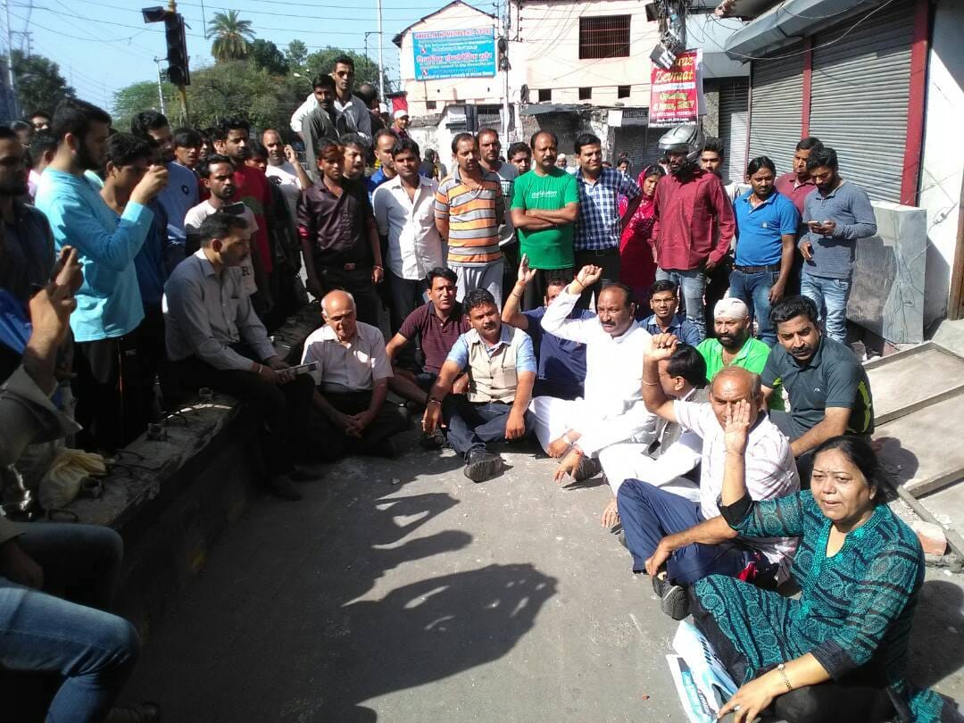JCB remove encroachment from dehradun roads