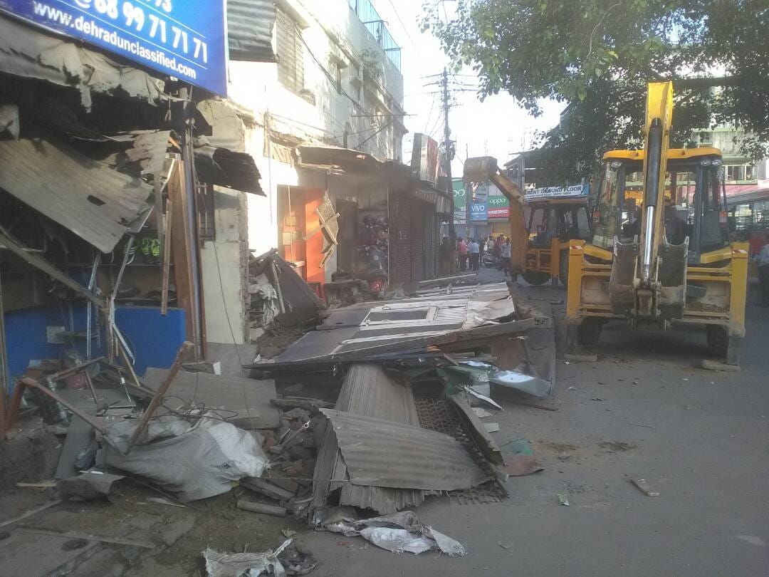 JCB remove encroachment from dehradun roads