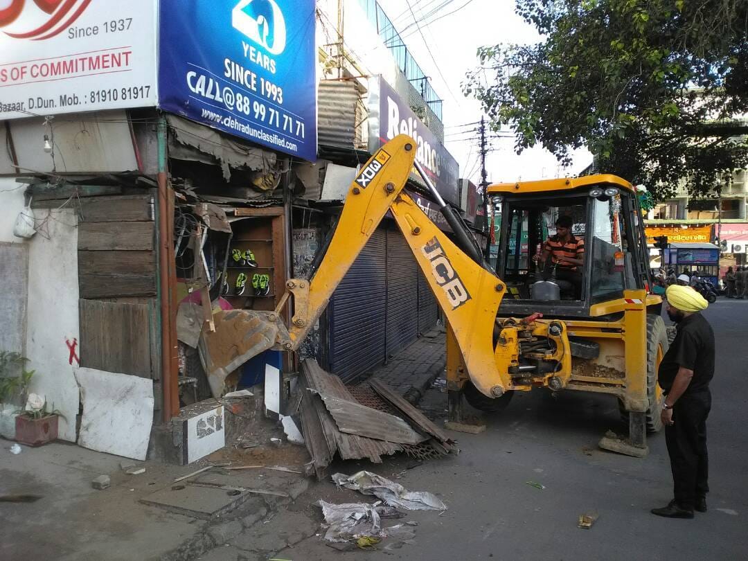 JCB remove encroachment from dehradun roads